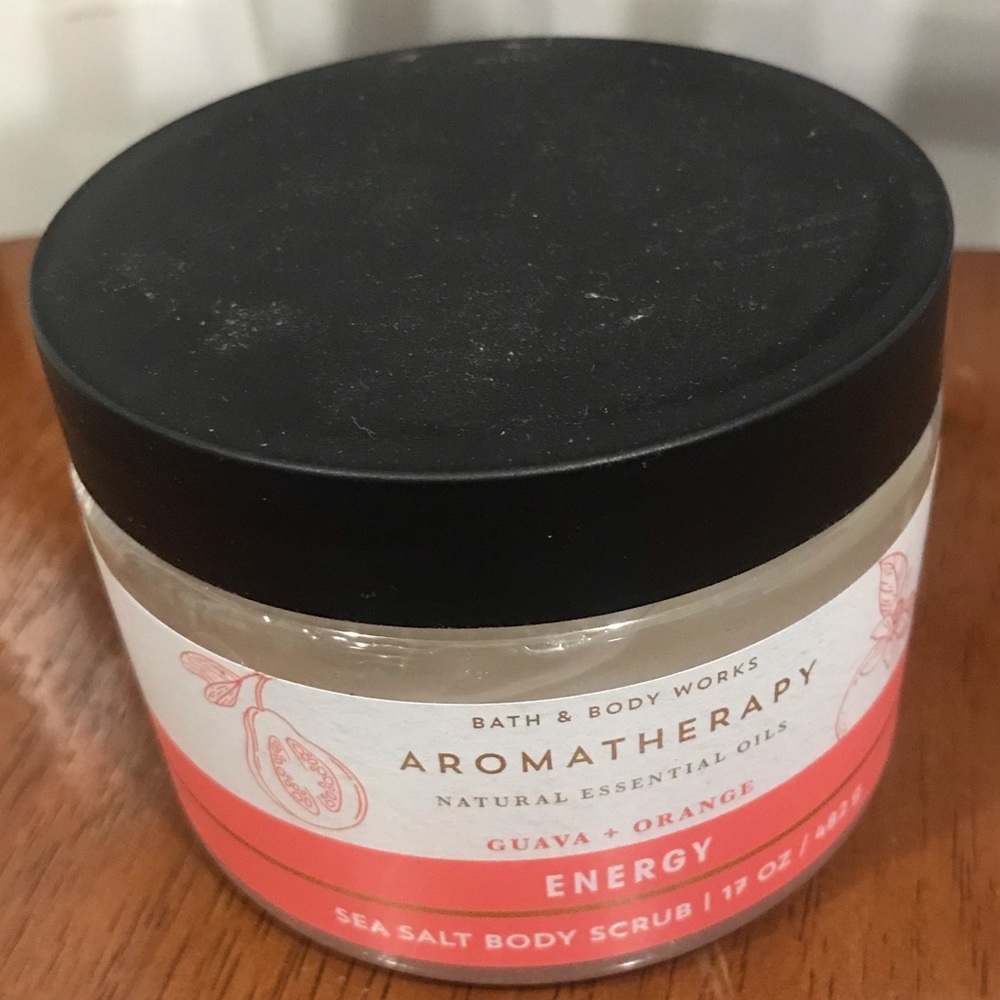 Bath & Bodyworks Aromatherapy Energy Sea Salt Body Scrub 17 ounces